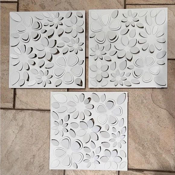 ๐ Host Pick ๐ UMBRA White Floral Wall Decor, Metal, 9x9 Inches, Set of 3 - Picture 2 of 3
